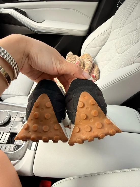 New Balance 327 Women’s Black & Pink Retro Style Sneakers - Picture 4 of 8